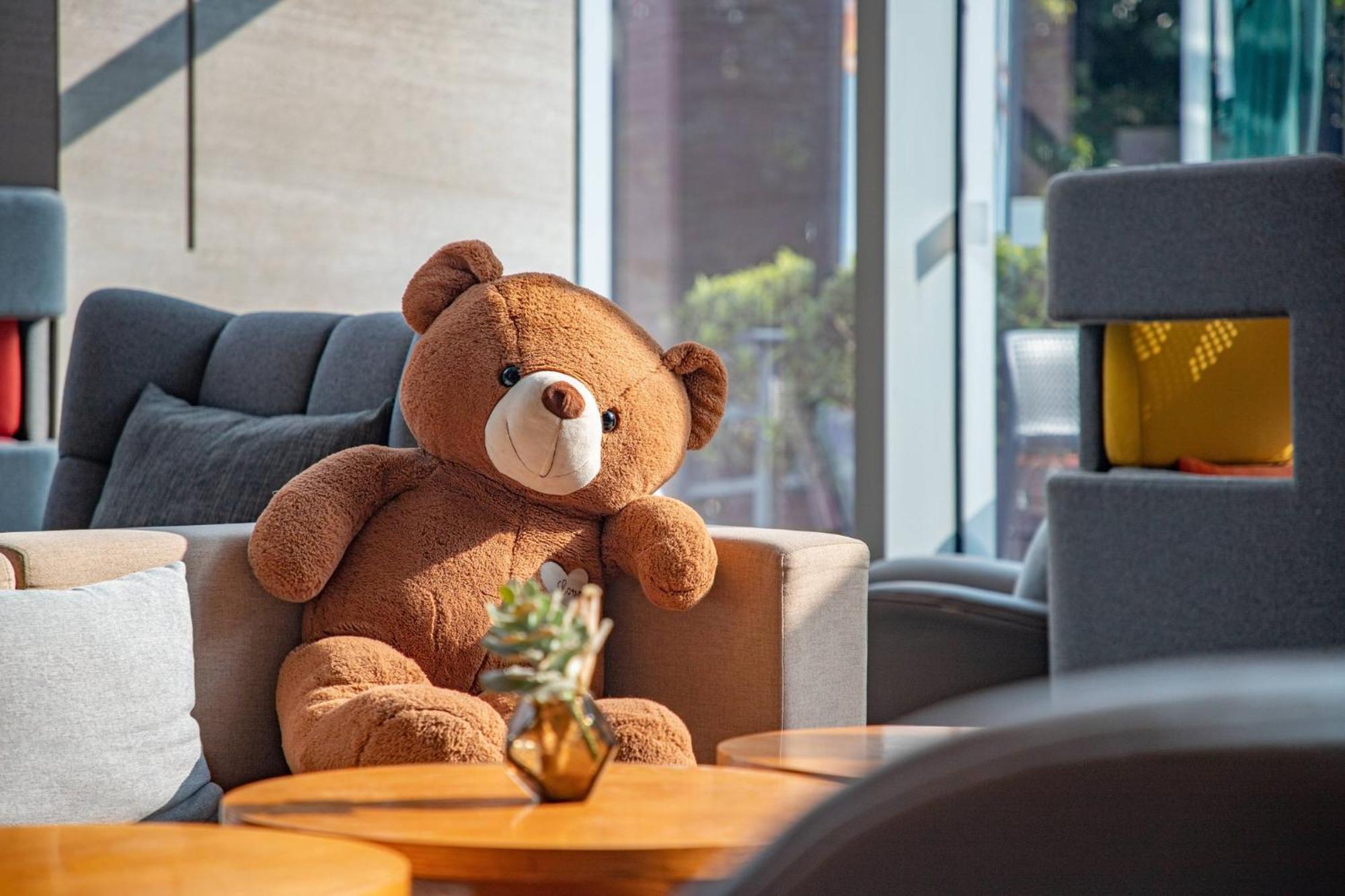 Holiday Inn Guangzhou South Lake Hotel - Ideal For Business & Leisure エクステリア 写真