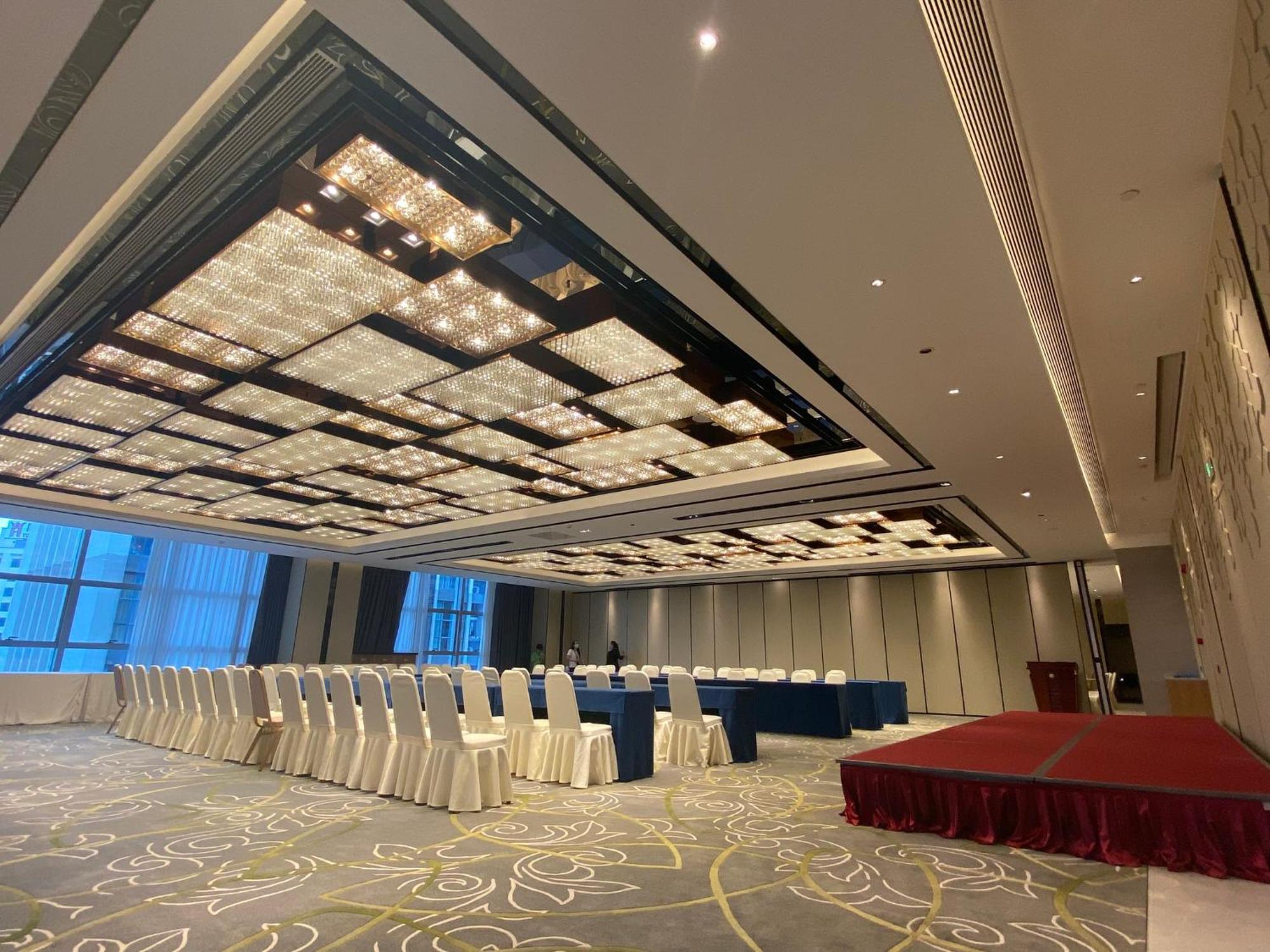Holiday Inn Guangzhou South Lake Hotel - Ideal For Business & Leisure エクステリア 写真