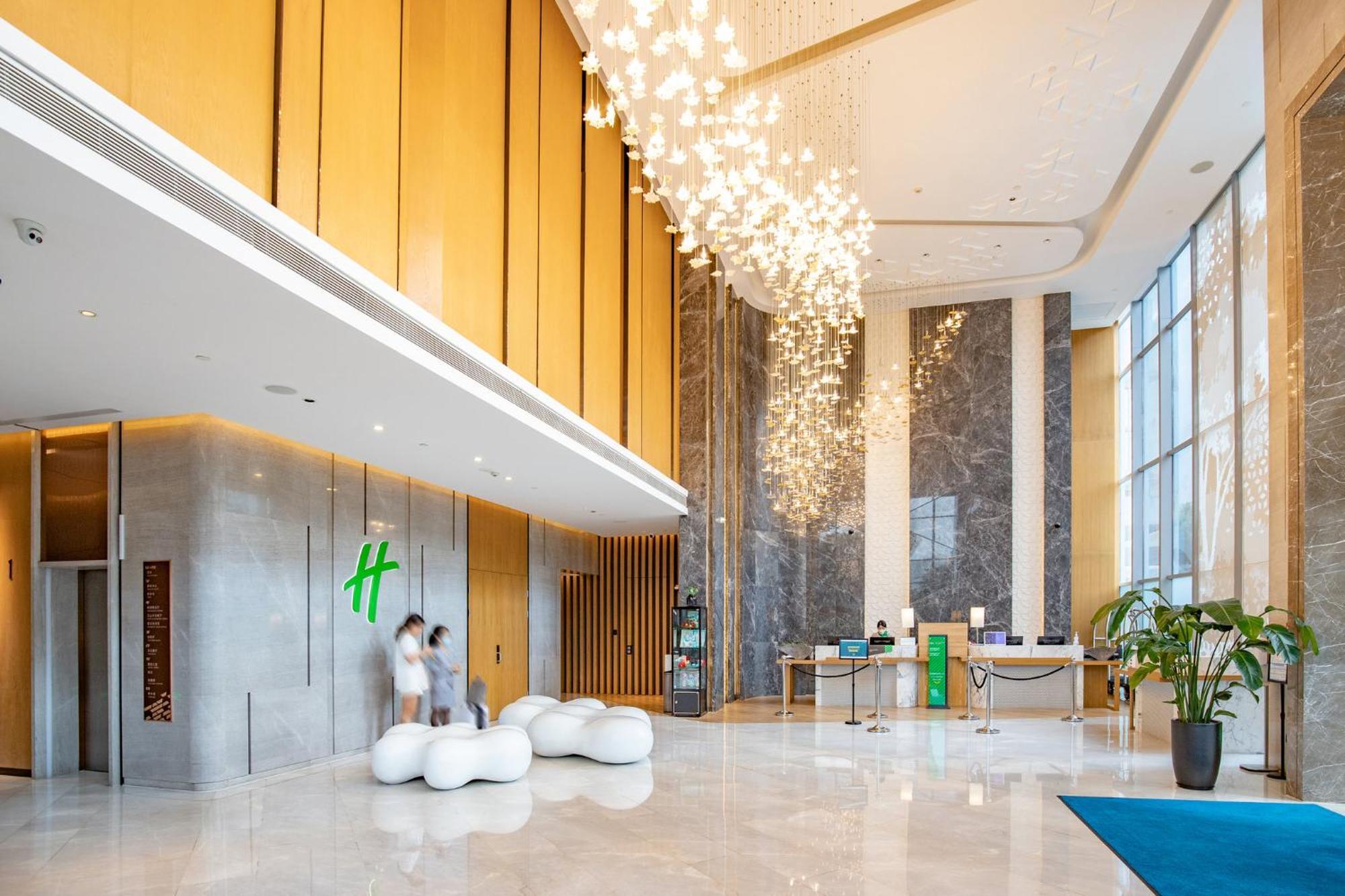 Holiday Inn Guangzhou South Lake Hotel - Ideal For Business & Leisure エクステリア 写真