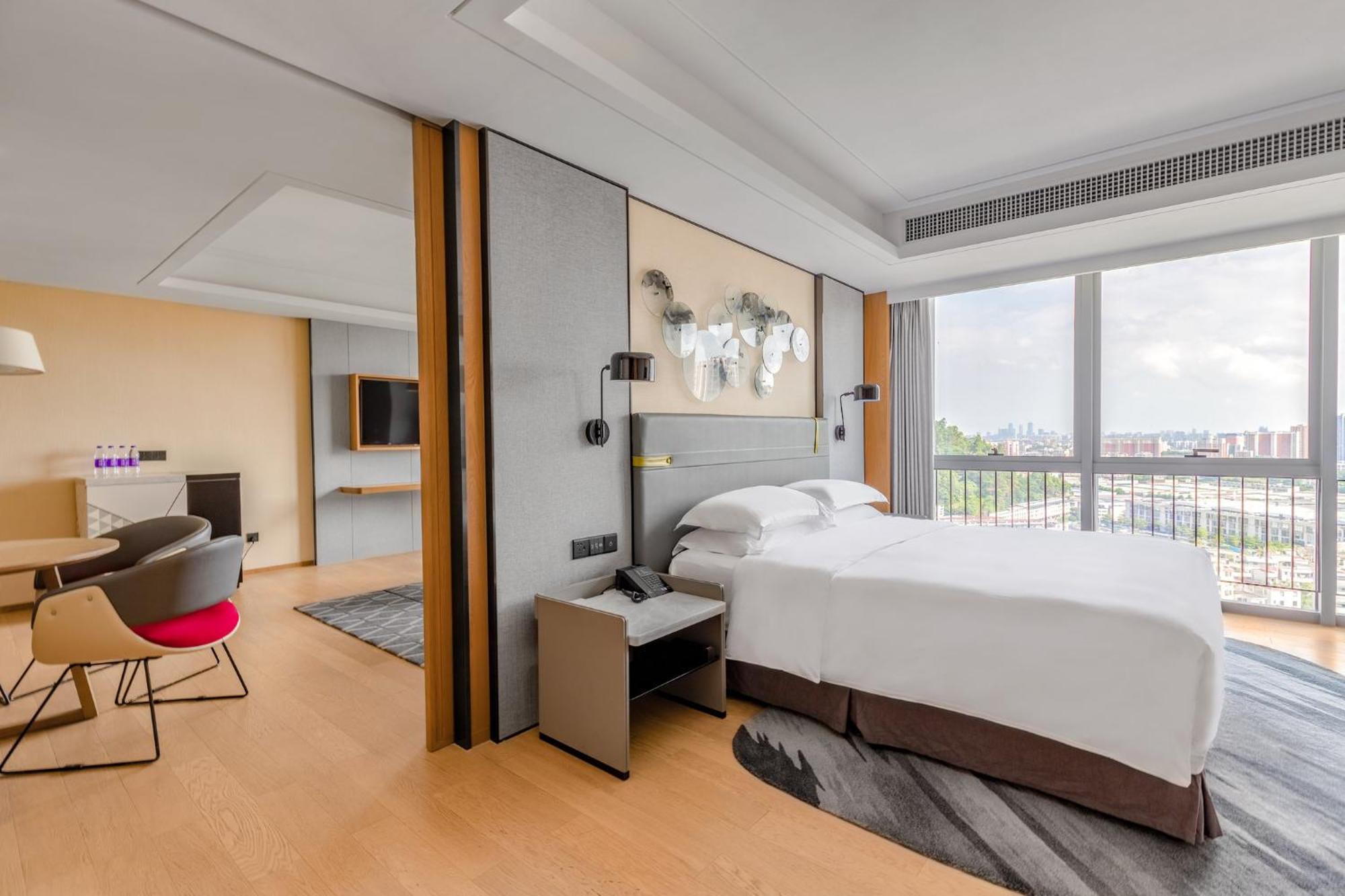 Holiday Inn Guangzhou South Lake Hotel - Ideal For Business & Leisure エクステリア 写真