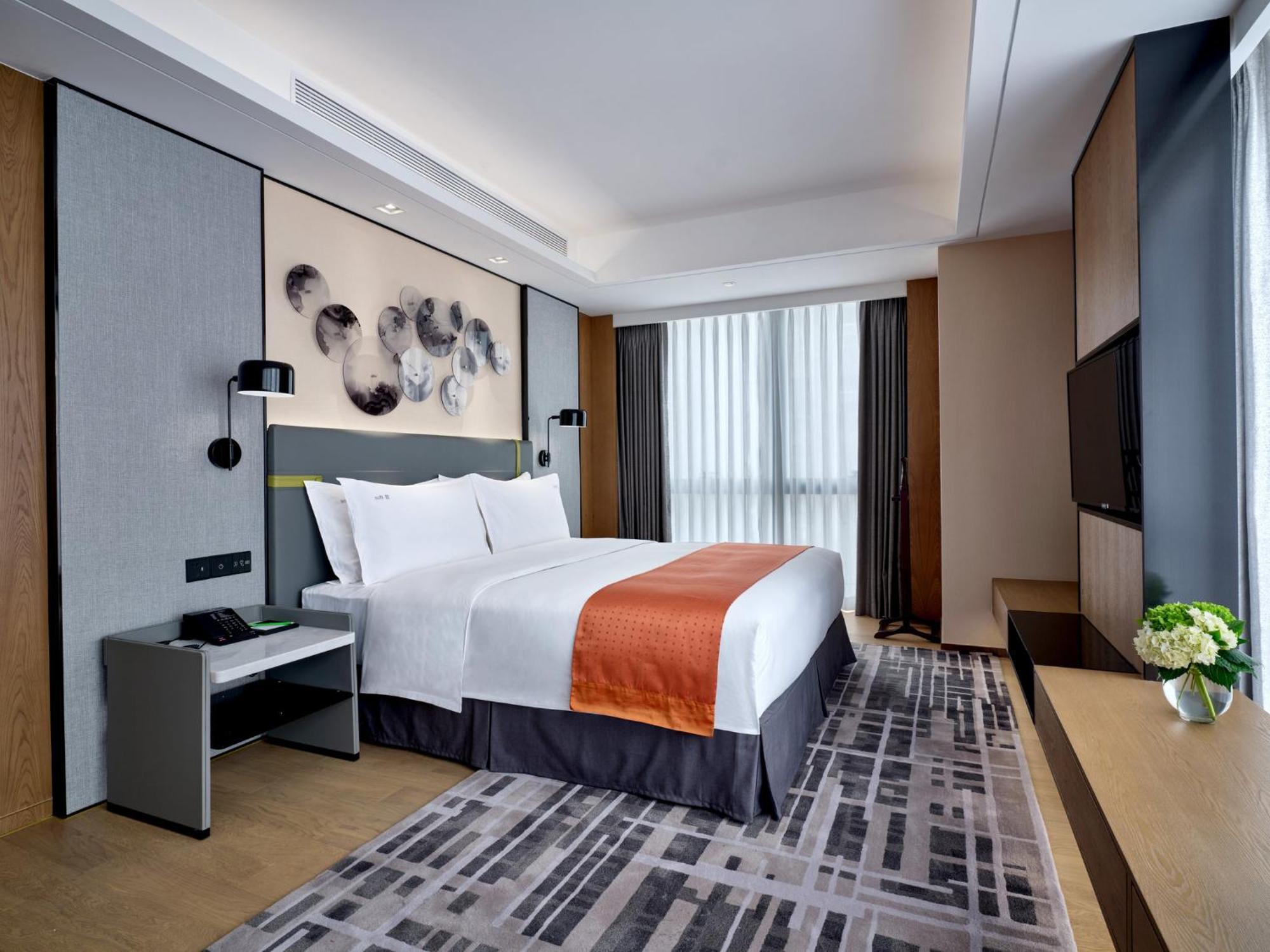 Holiday Inn Guangzhou South Lake Hotel - Ideal For Business & Leisure エクステリア 写真