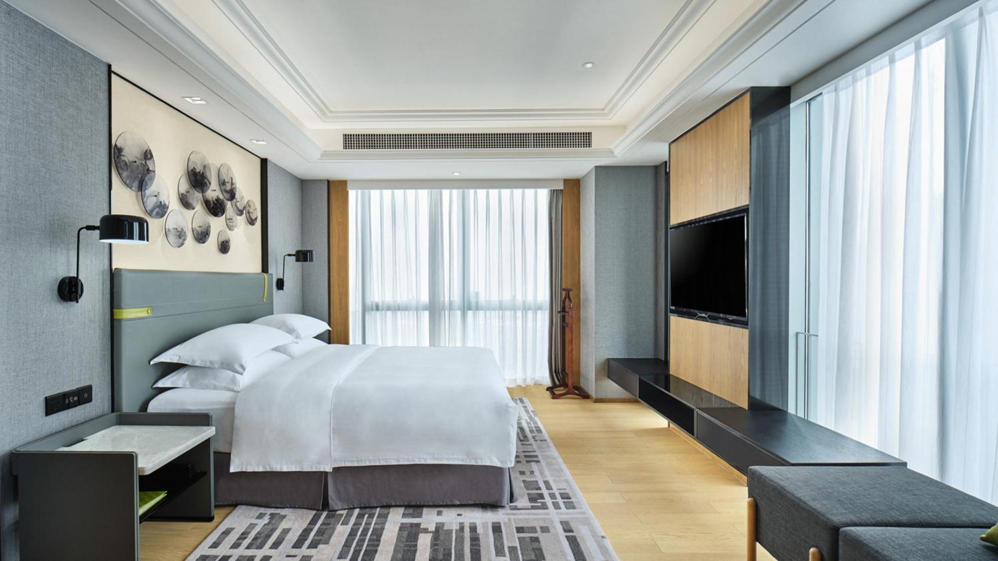 Holiday Inn Guangzhou South Lake Hotel - Ideal For Business & Leisure エクステリア 写真