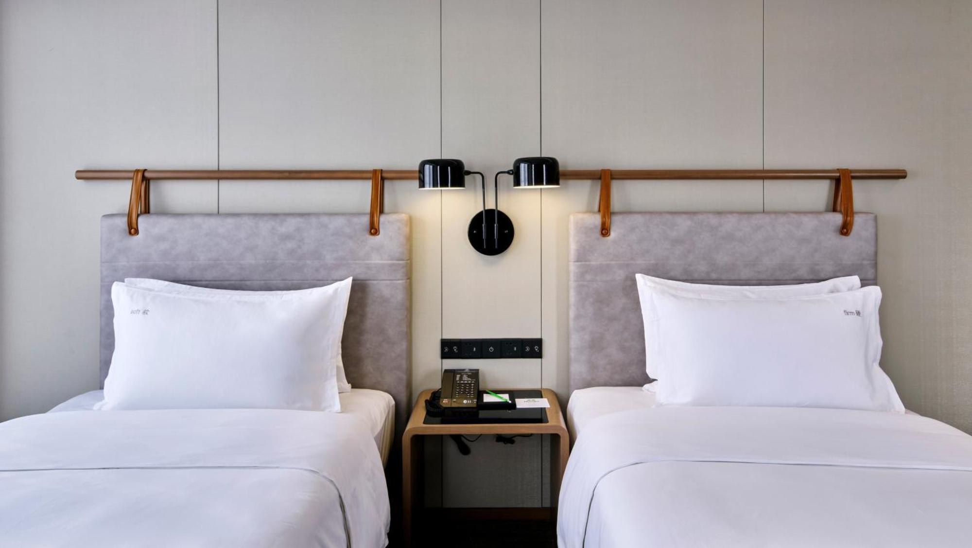 Holiday Inn Guangzhou South Lake Hotel - Ideal For Business & Leisure エクステリア 写真